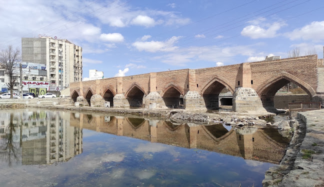 سالن مطالعه میرزا کوچک خان در اردبیل